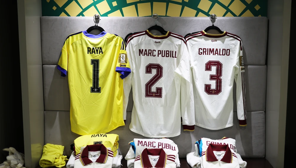 Equipaciones de Raya, Pubill y Grimaldo para el partido ante Uruguay. Equipaciones de Raya, Pubill y Grimaldo para el partido ante Uruguay.