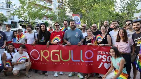 El PSOE de Extremadura reivindica en las calles "más orgullo y menos odio" y advierte de que "ningún derecho es para siempre" El PSOE de Extremadura reivindica en las calles "más orgullo y menos odio" y advierte de que "ningún derecho es para siempre"