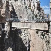 El histórico Puente de Ribera del Caminito del Rey entra en la Lista Roja de Hispania Nostra por el deterioro de su estructura