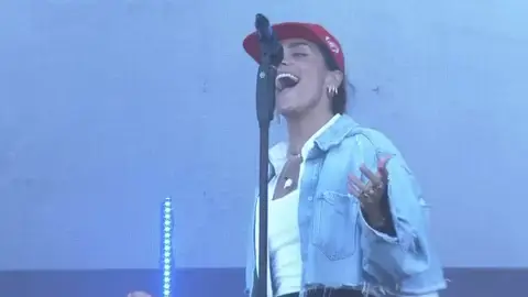Ana Legazpi, en el concierto de Europa FM en las Fiestas de San Juan y San Pedro en León. Ana Legazpi, en el concierto de Europa FM en las Fiestas de San Juan y San Pedro en León.