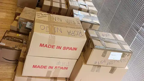 Cajas con ayuda humanitaria para Venezuela recogidas en la campaña de solidaridad de la comunidad venezolana de Elche. Cajas con ayuda humanitaria para Venezuela recogidas en la campaña de solidaridad de la comunidad venezolana de Elche.