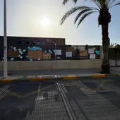El colegio Princesa de Asturias con carteles reivindicativos. El colegio Princesa de Asturias con carteles reivindicativos.