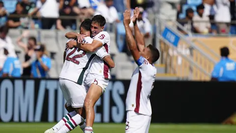 Facundo Bernal, durante un partido, con compañeros del Fluminense. Facundo Bernal, durante un partido, con compañeros del Fluminense.