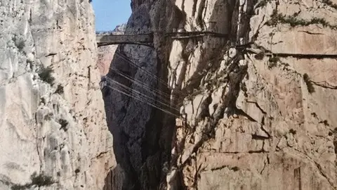 La Diputación de Málaga matiza que el Puente de Ribera forma parte del patrimonio industrial de la Sociedad Hidroeléctrica del Chorro La Diputación de Málaga matiza que el Puente de Ribera forma parte del patrimonio industrial de la Sociedad Hidroeléctrica del Chorro