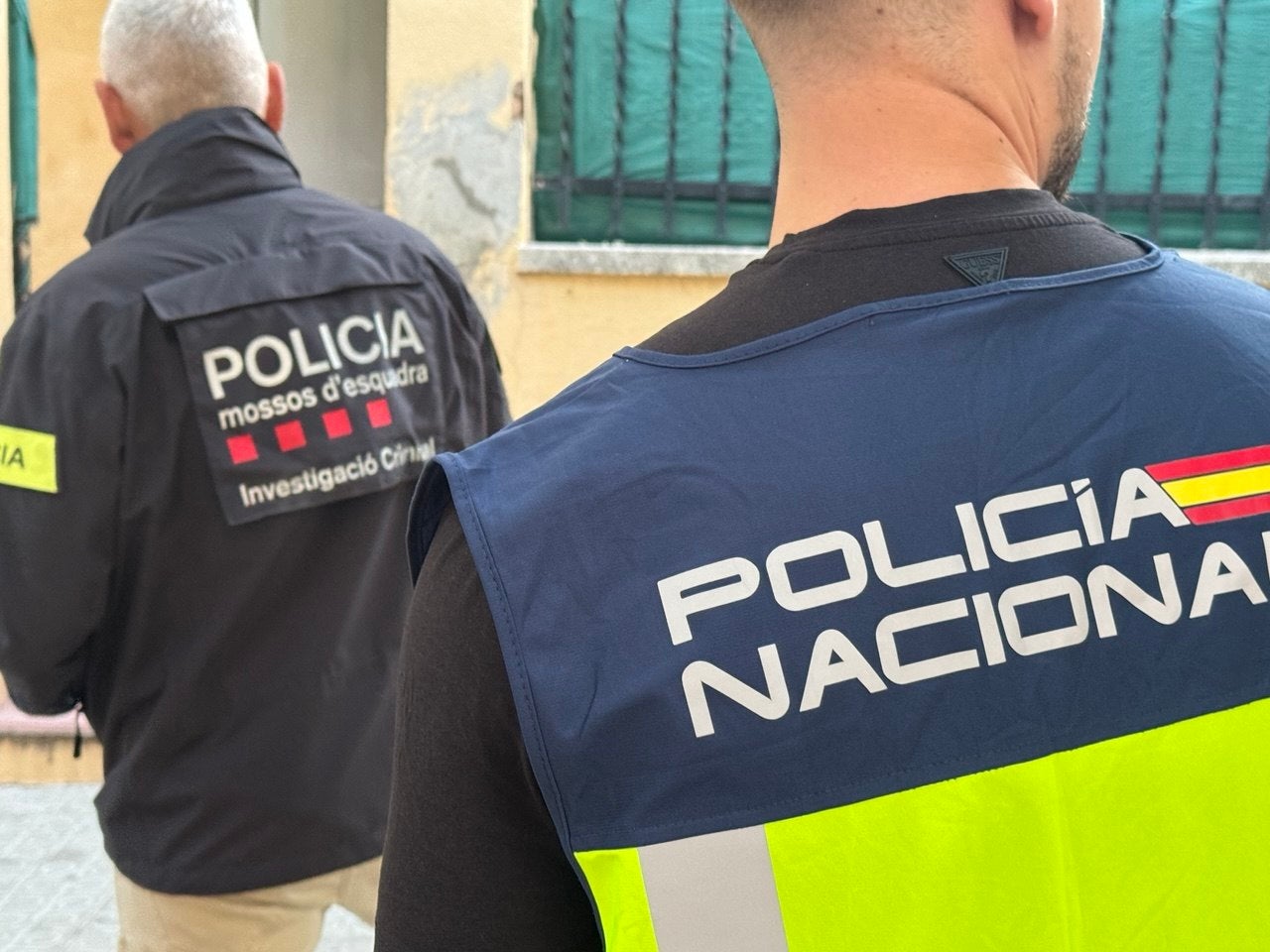 Desarticulada una xarxa que traficava amb dones i les obligava a exercir la prostitució 'low cost': 20 euros per 10 minuts Desarticulada una xarxa que traficava amb dones i les obligava a exercir la prostitució 'low cost': 20 euros per 10 minuts