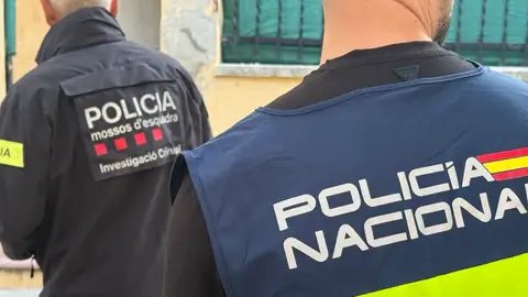 Desarticulada una xarxa que traficava amb dones i les obligava a exercir la prostitució 'low cost': 20 euros per 10 minuts Desarticulada una xarxa que traficava amb dones i les obligava a exercir la prostitució 'low cost': 20 euros per 10 minuts