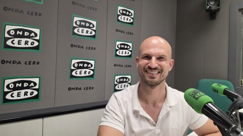 El director de la UNED, Alejandro Ribes, en los estudios de Onda Cero. 