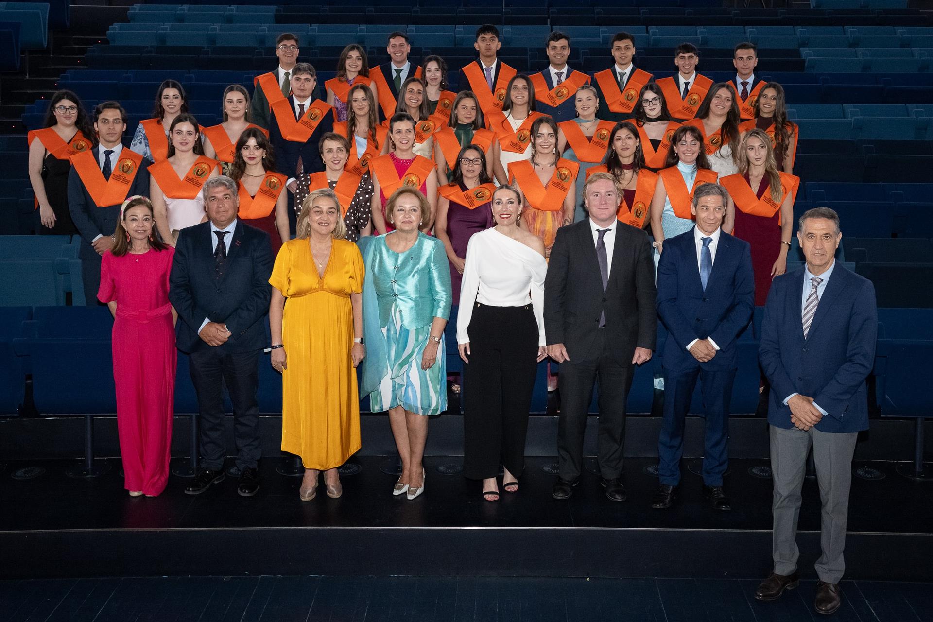 Guardiola amadrina a los alumnos de Ciencias Económicas y reivindica una Extremadura que genere oportunidades Guardiola amadrina a los alumnos de Ciencias Económicas y reivindica una Extremadura que genere oportunidades