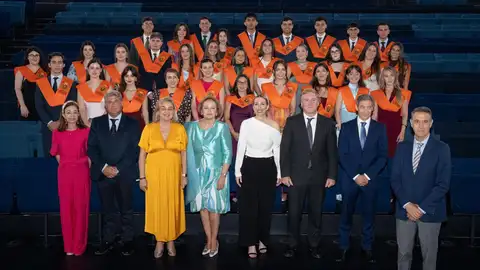 Guardiola amadrina a los alumnos de Ciencias Económicas y reivindica una Extremadura que genere oportunidades Guardiola amadrina a los alumnos de Ciencias Económicas y reivindica una Extremadura que genere oportunidades