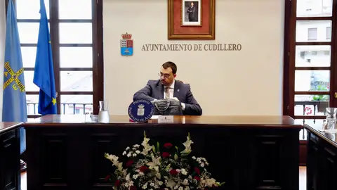 Adrián Barbón en el consejo de gobierno. adrian barbon consejo gobierno