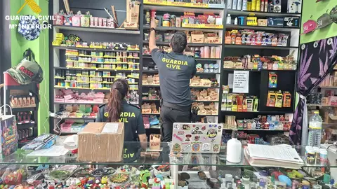 La Guardia Civil investiga a seis personas por delitos contra la salud pública La Guardia Civil investiga a seis personas por delitos contra la salud pública