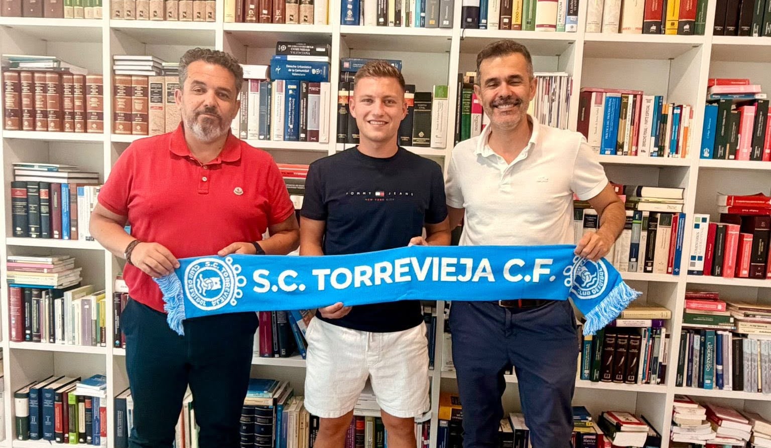 El Sporting Costa Blanca Torrevieja perfila su estreno en Tercera Federación con un fichaje, siete renovaciones y grupo confirmado El Sporting Costa Blanca Torrevieja perfila su estreno en Tercera Federación con un fichaje, siete renovaciones y grupo confirmado