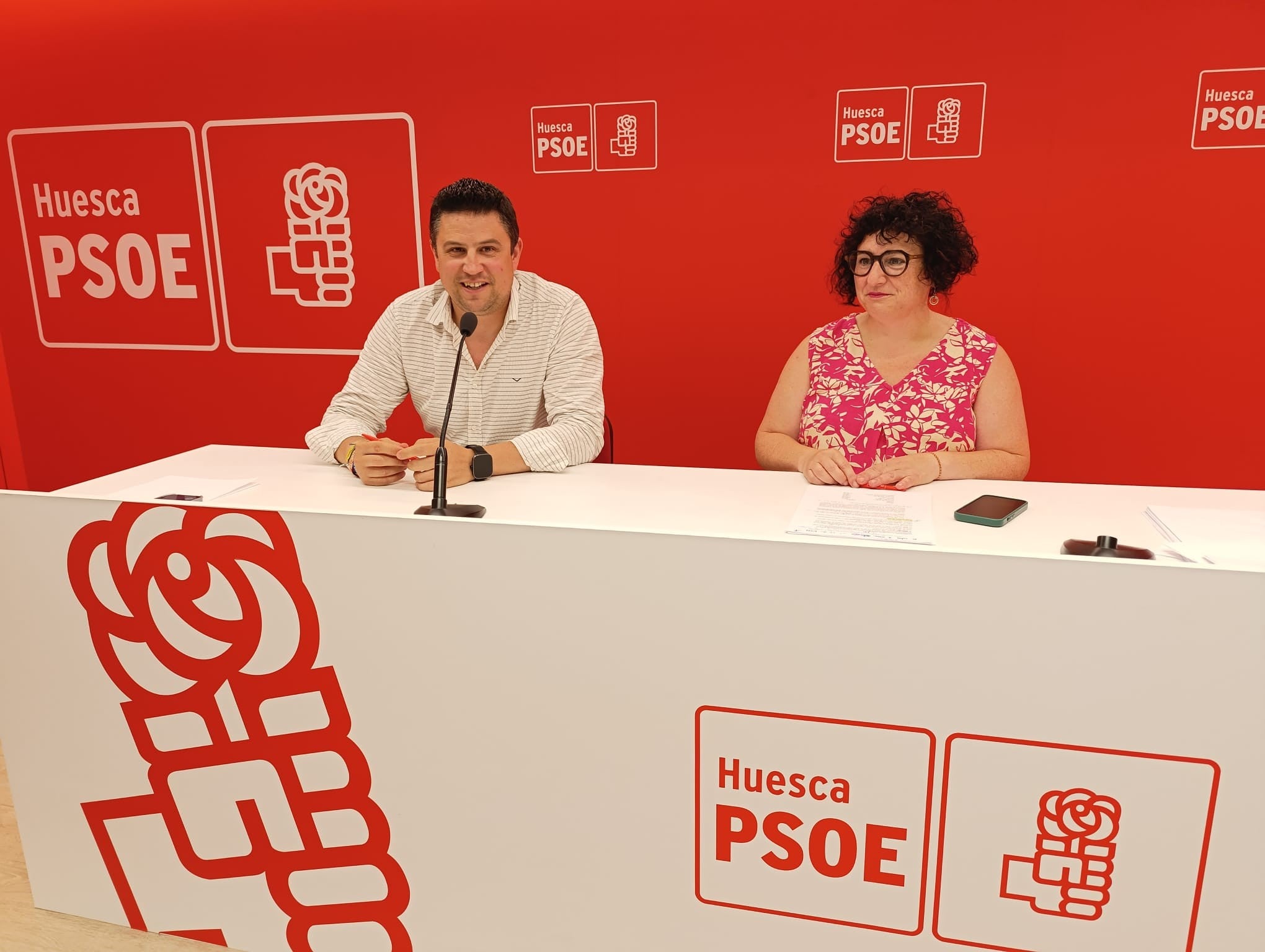 El PSOE critica la política del anuncio y la imagen de Claver en la Diputación Provincial de Huesca El PSOE critica la política del anuncio y la imagen de Claver en la Diputación Provincial de Huesca