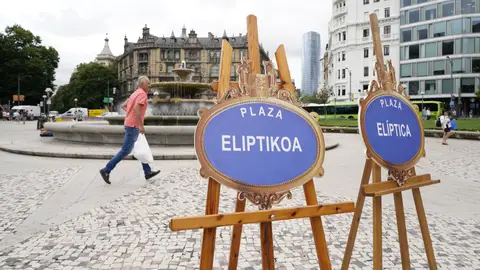 La plaza Federico Moyua de Bilbao pasa a llamarse Plaza Elíptica La plaza Federico Moyua de Bilbao pasa a llamarse Plaza Elíptica