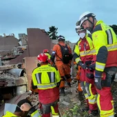 Bomberos de Diputación de Badajoz intensifican labores de rescate con la esperanza de encontrar a gente viva Bomberos de Diputación de Badajoz intensifican labores de rescate con la esperanza de encontrar a gente viva