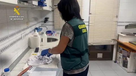 Agente de la Guardia Civil en el lugar de los hechos Agente de la Guardia Civil en el lugar de los hechos