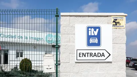 Cartel de entrada a un Centro de ITV, en Madrid (España). Cartel de entrada a un Centro de ITV, en Madrid (España).