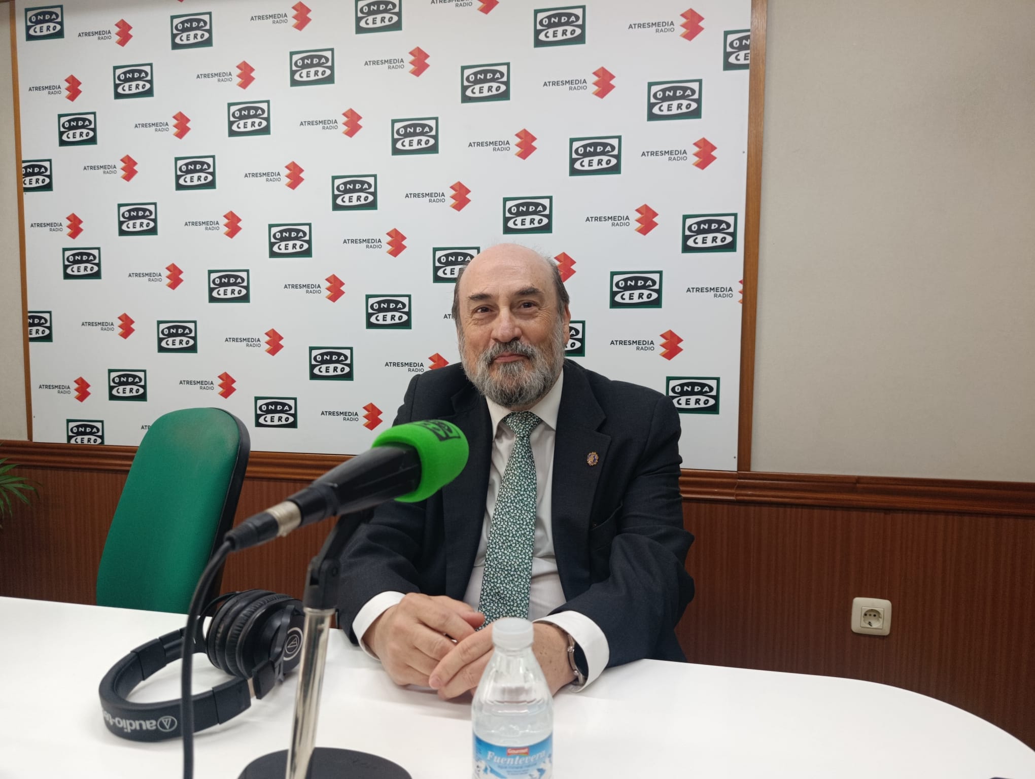 Luis Casero en los estudios de Onda Cero Ciudad Real Luis Casero en los estudios de Onda Cero Ciudad Real