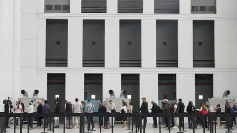 Cáritas, sorprendida al solicitar la regularización "casi un millón" de migrantes: "Ojalá la mayoría lo consigan" Cáritas, sorprendida al solicitar la regularización "casi un millón" de migrantes: "Ojalá la mayoría lo consigan"