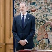 El rey Felipe VI, durante un acto de sanción de la reforma del Apartado 3 del Artículo 69 de la Constitución Española, en el Palacio de la Zarzuela.