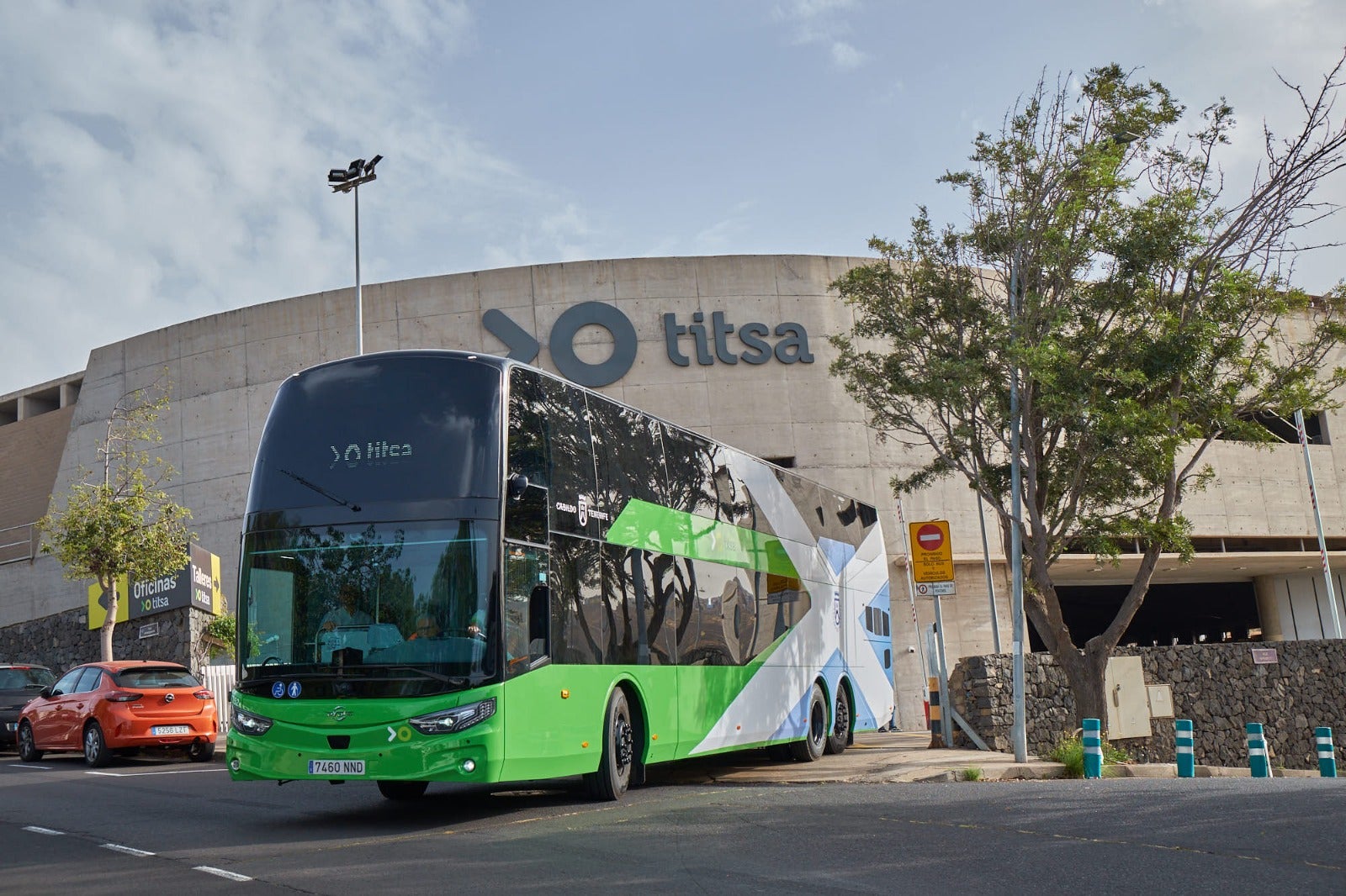 Tenerife estrena sus primeras guaguas de dos pisos Tenerife estrena sus primeras guaguas de dos pisos