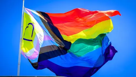 Qué es la A de LGTBIQA+: la nueva sigla del acrónimo del colectivo LGTBIQ Qué es la A de LGTBIQA+: la nueva sigla del acrónimo del colectivo LGTBIQ