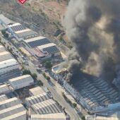 Incendio en la nave industrial de Aspe.