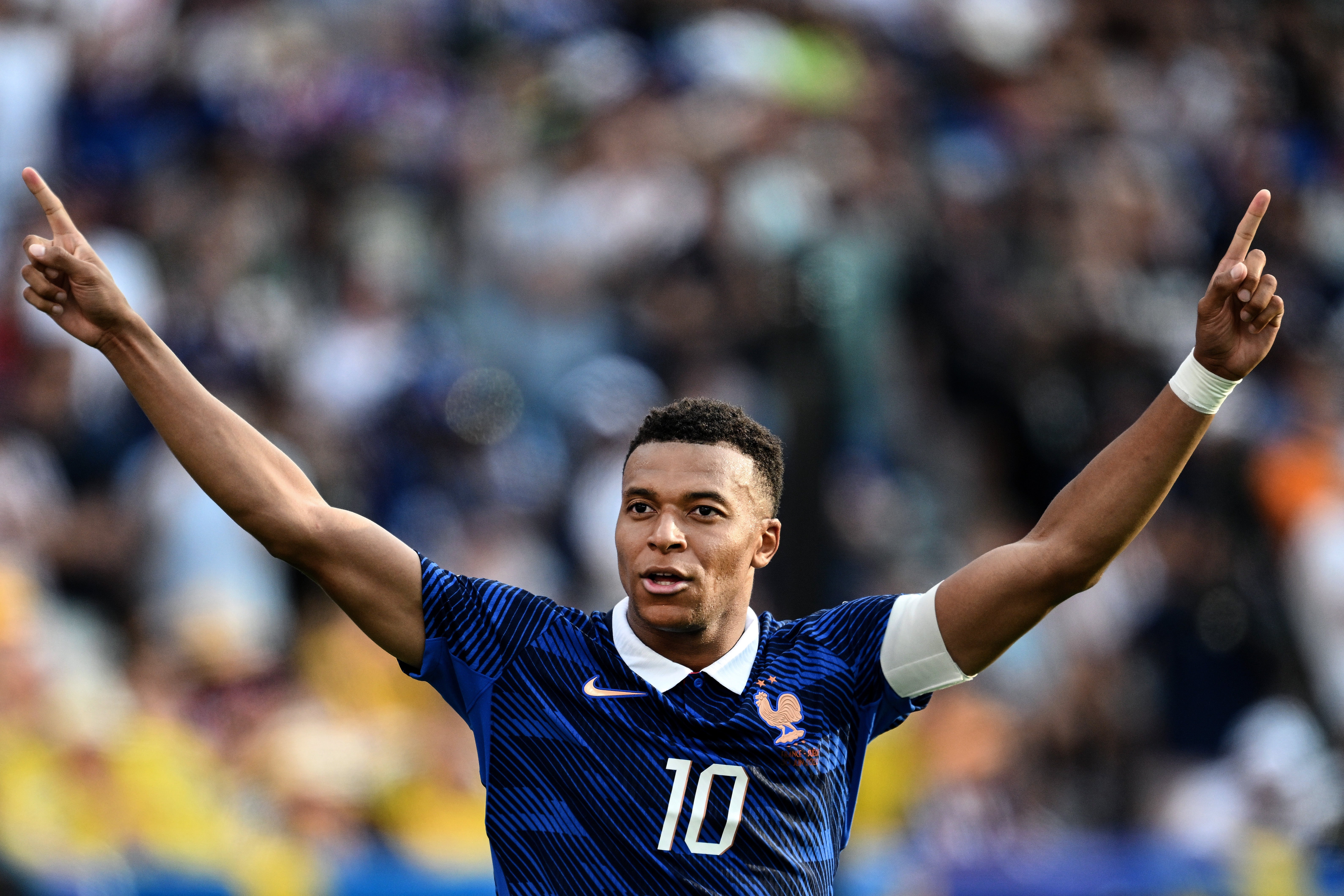 Mbappé celebra uno de sus goles ante Suecia Mbappé celebra uno de sus goles ante Suecia