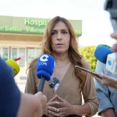 Ana Belén Fernández en un canutazo a los medios de comunicación a las puertas del Hospital Don Benito - Villanueva Ana Belén Fernández en un canutazo a los medios de comunicación a las puertas del Hospital Don Benito - Villanueva
