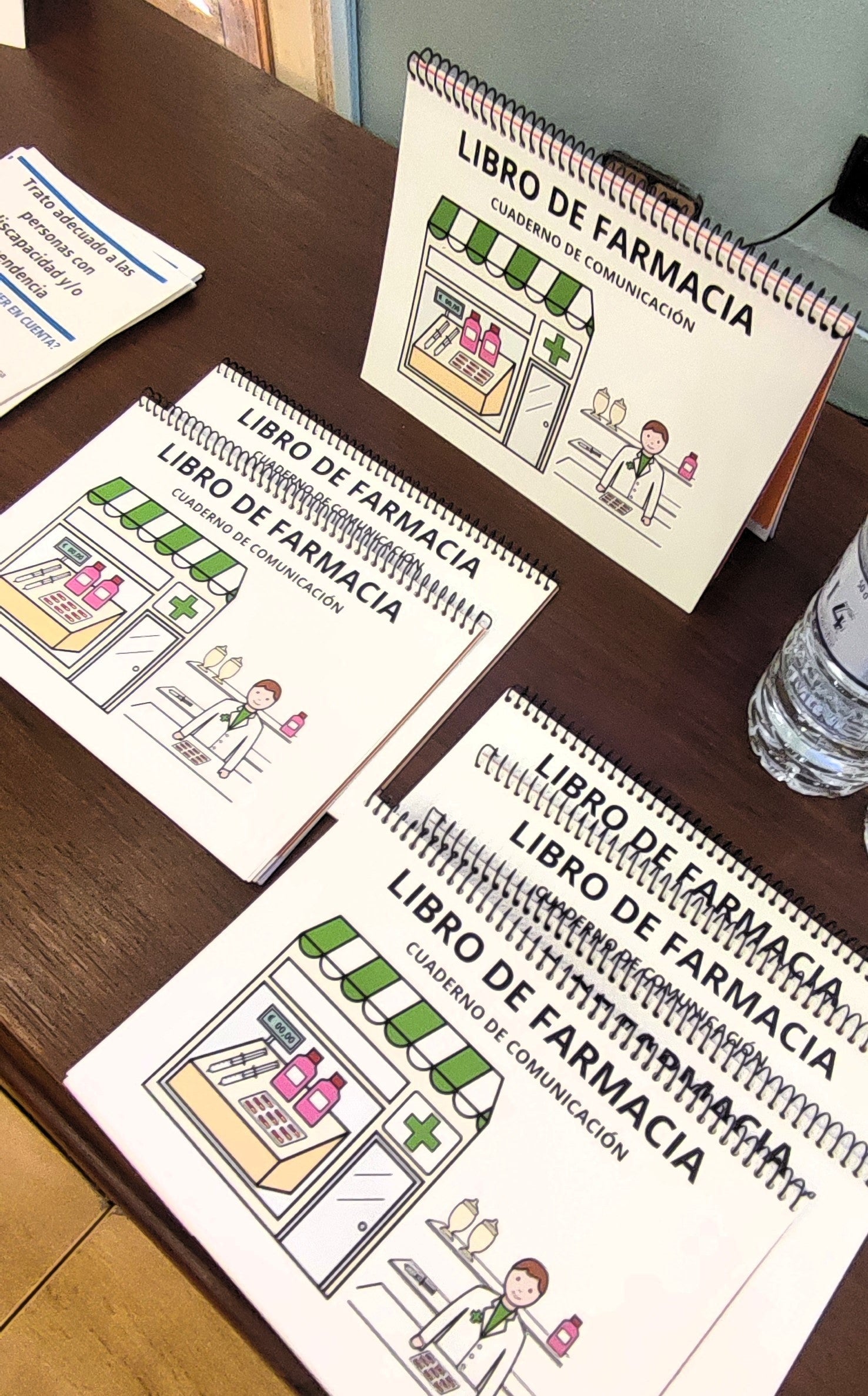 Un cuaderno de pictogramas ayuda a mejorar la comunicación de las farmacias oscenses y sus clientes Un cuaderno de pictogramas ayuda a mejorar la comunicación de las farmacias oscenses y sus clientes