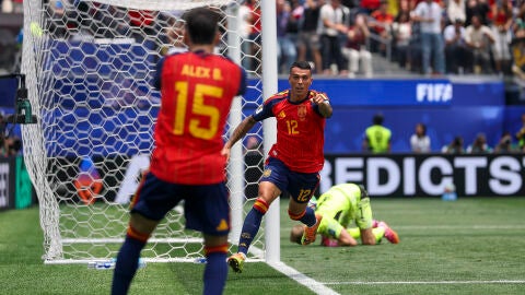 Pedro Porro celebra el segundo gol ante Austria