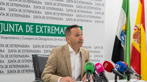 El vicepresidente Óscar Fernández informa de que el 18% de los MENAS de Extremadura tienen familiares en otras regiones de España El vicepresidente Óscar Fernández informa de que el 18% de los MENAS de Extremadura tienen familiares en otras regiones de España