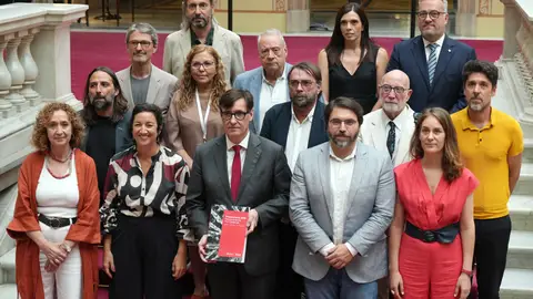 El Govern d’Illa aprova els primers pressupostos de la legislatura amb el suport d’ERC i els Comuns El Govern d’Illa aprova els primers pressupostos de la legislatura amb el suport d’ERC i els Comuns