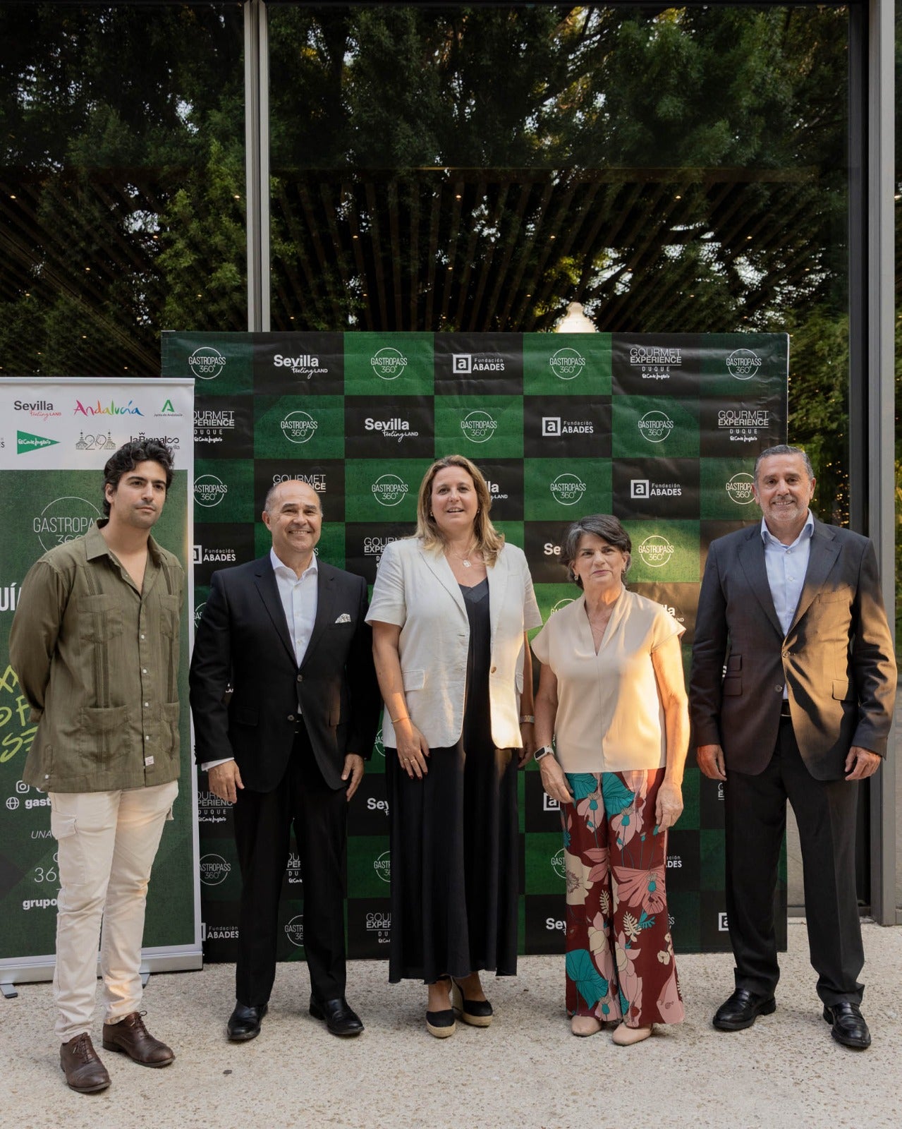 Barbadillo y Gastropass celebran diez años brindando al compás de La Bienal en una velada oficial en El 29 Barbadillo y Gastropass celebran diez años brindando al compás de La Bienal en una velada oficial en El 29