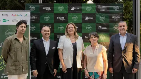 Barbadillo y Gastropass celebran diez años brindando al compás de La Bienal en una velada oficial en El 29 Barbadillo y Gastropass celebran diez años brindando al compás de La Bienal en una velada oficial en El 29