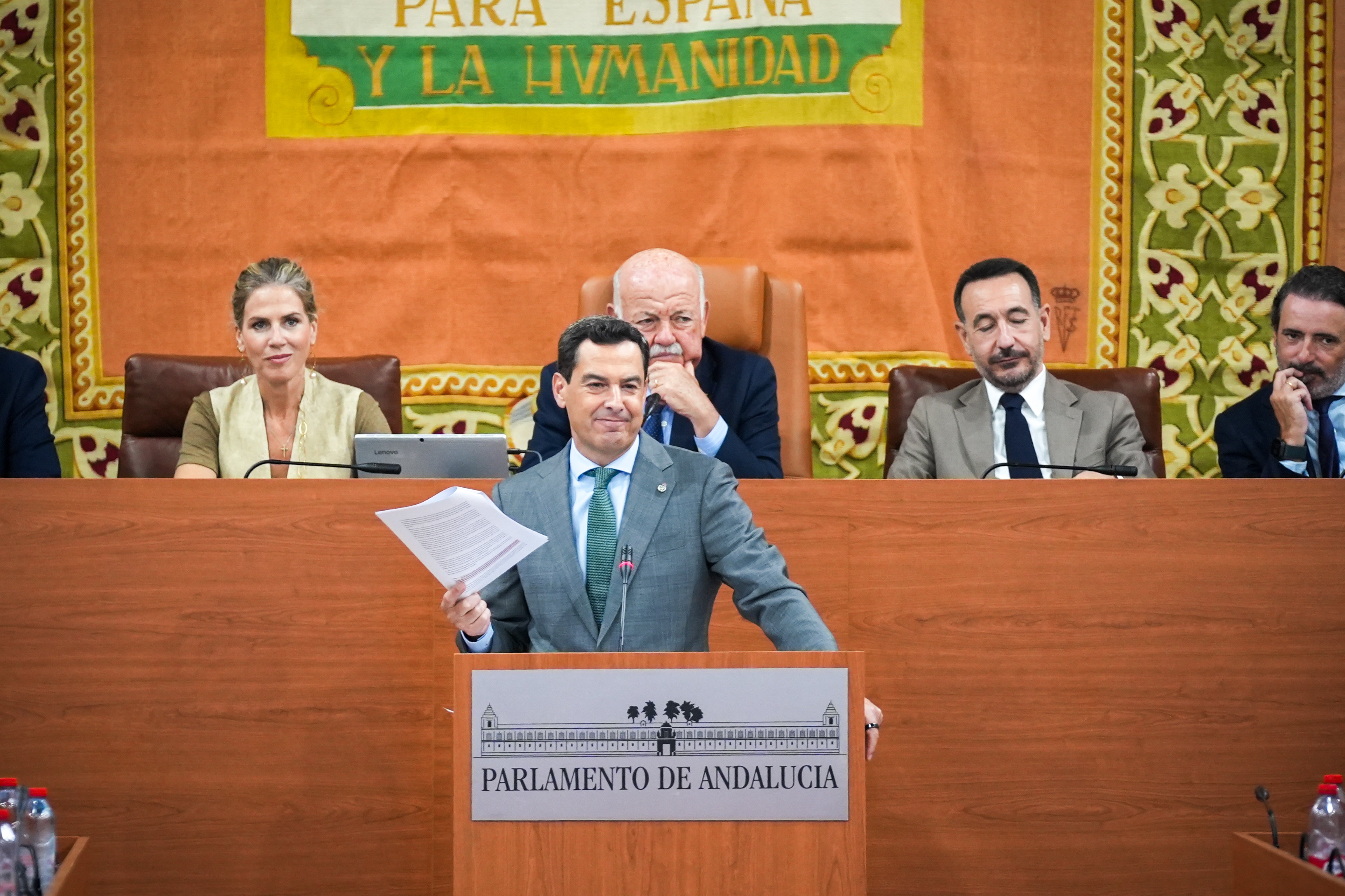 PP y Vox llegan a un acuerdo y formarán gobierno de coalición en Andalucía PP y Vox llegan a un acuerdo y formarán gobierno de coalición en Andalucía