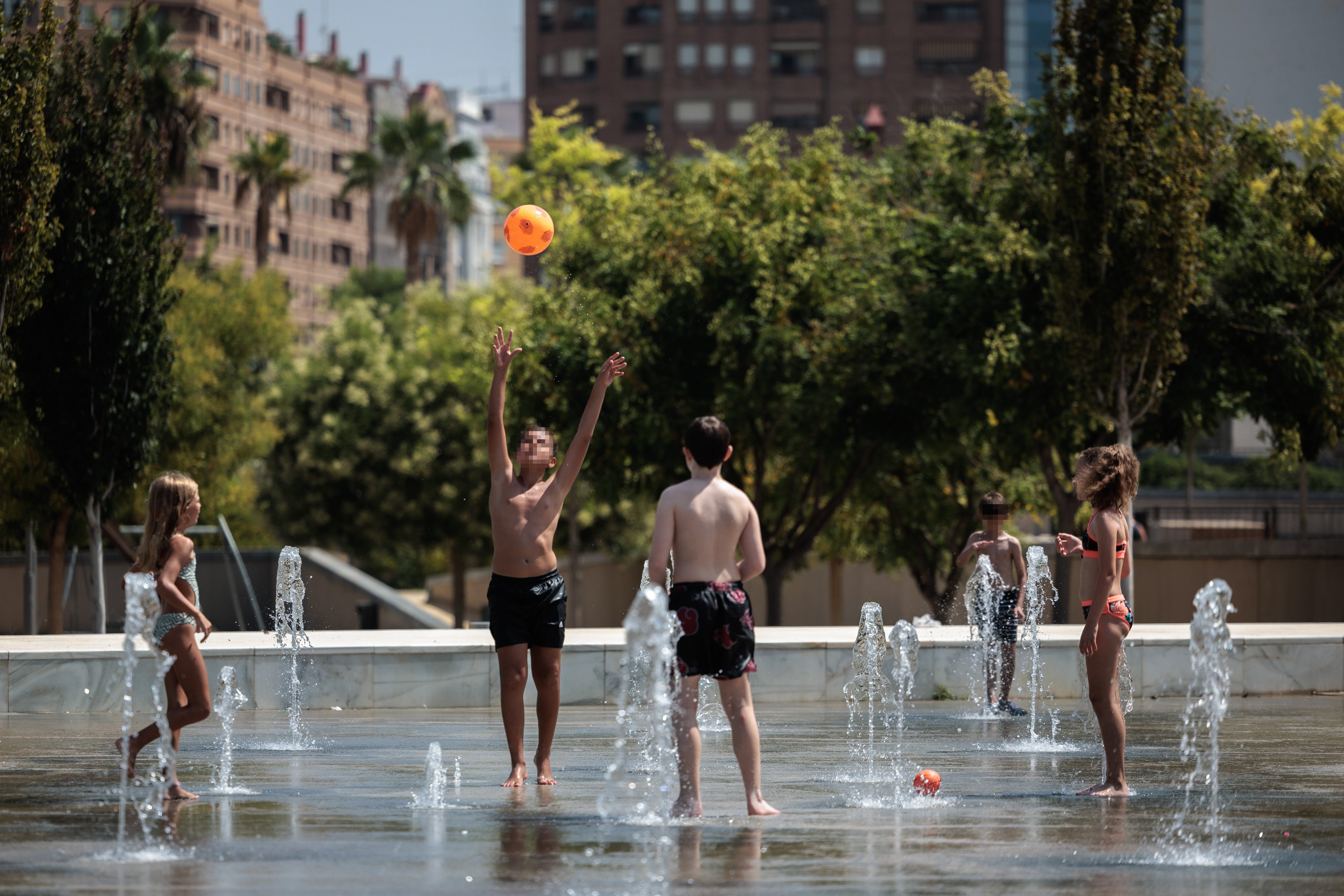 Las mínimas siguen dejando madrugadas tórridas por encima de los 26 grados en la Comunitat Las mínimas siguen dejando madrugadas tórridas por encima de los 26 grados en la Comunitat