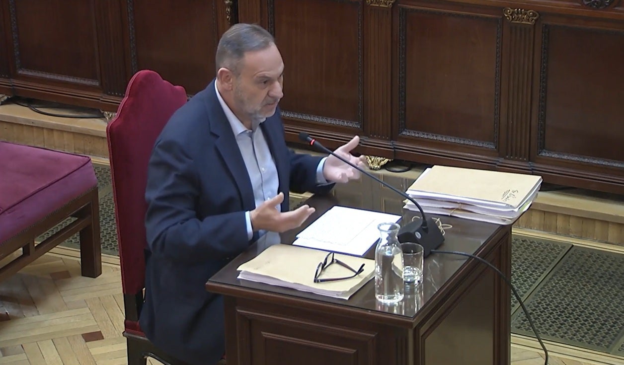 Ábalos tilda de "repugnante e inmoral" la condena a Aldama: "Este personaje arruina a cualquiera que pueda sucumbir a su seducción" Ábalos tilda de "repugnante e inmoral" la condena a Aldama: "Este personaje arruina a cualquiera que pueda sucumbir a su seducción"