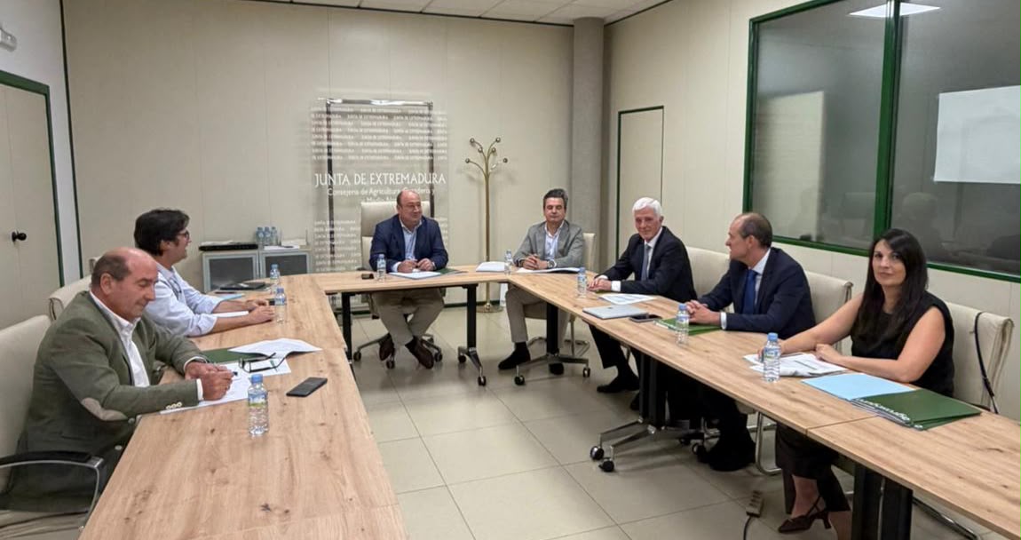 La Junta y Agroseguro consideran prioritario mejorar los seguros de la cereza para optimizar coberturas La Junta y Agroseguro consideran prioritario mejorar los seguros de la cereza para optimizar coberturas