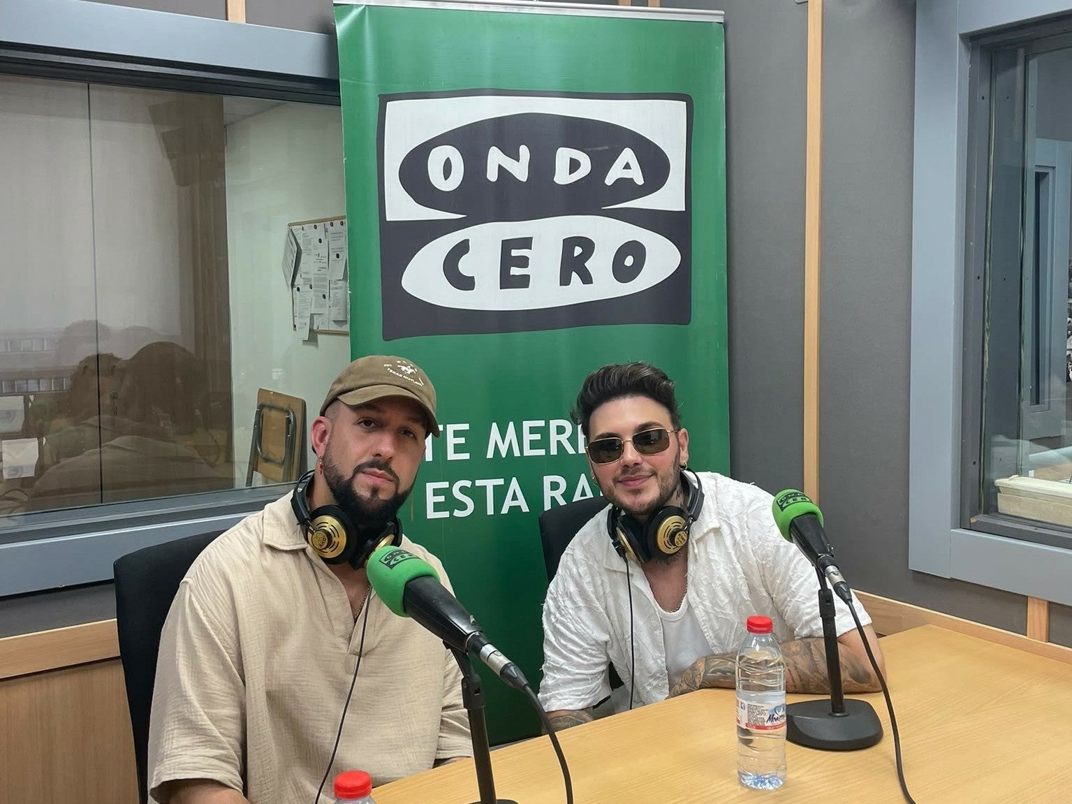 Los chicos de LÉRICA visitan los estudios de Onda Cero Málaga para presentar su nuevo álbum 'Kien me presta una guitarra?' Los chicos de LÉRICA visitan los estudios de Onda Cero Málaga para presentar su nuevo álbum 'Kien me presta una guitarra?'