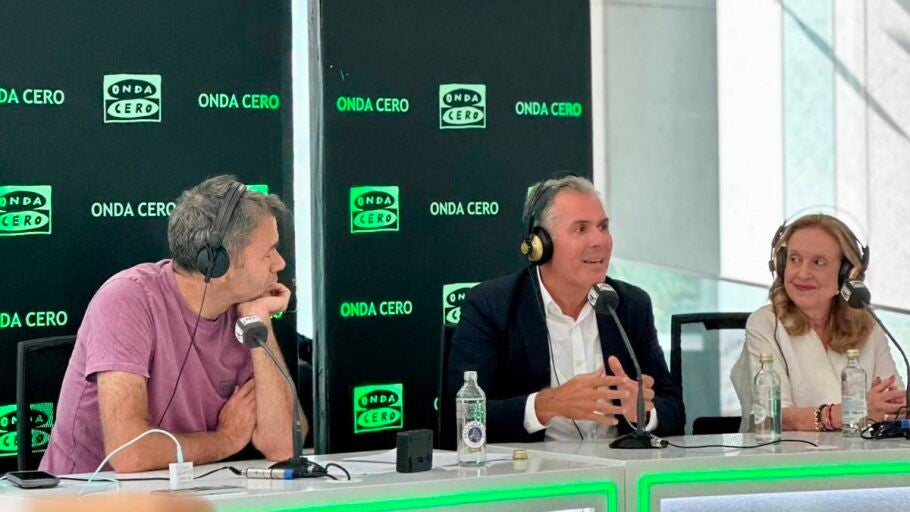 Rafael Dom&iacute;nguez y &Aacute;ngeles Tilve con Rub&eacute;n Am&oacute;n en La Cultureta Gran Reserva