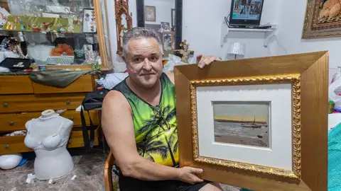 Andrés Hurtado, un vecino de Murcia, muestra el cuadro del pintor valenciano Joaquín Sorolla que encontró en la calle, Andrés Hurtado, un vecino de Murcia, muestra el cuadro del pintor valenciano Joaquín Sorolla que encontró en la calle,
