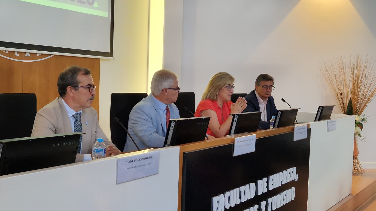 Educación impulsa el emprendimiento universitario con su colaboración en el Campus Emprendedor de Verano de la UEx Educación impulsa el emprendimiento universitario con su colaboración en el Campus Emprendedor de Verano de la UEx