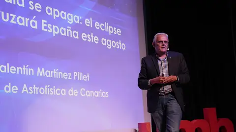 El astrofísico Valentín Martínez Pillet el pasado mes de marzo en la UMH de Elche que lo va a investir Doctor Honoris Causa. El astrofísico Valentín Martínez Pillet el pasado mes de marzo en la UMH de Elche que lo va a investir Doctor Honoris Causa.