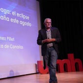 El astrofísico Valentín Martínez Pillet el pasado mes de marzo en la UMH de Elche que lo va a investir Doctor Honoris Causa.