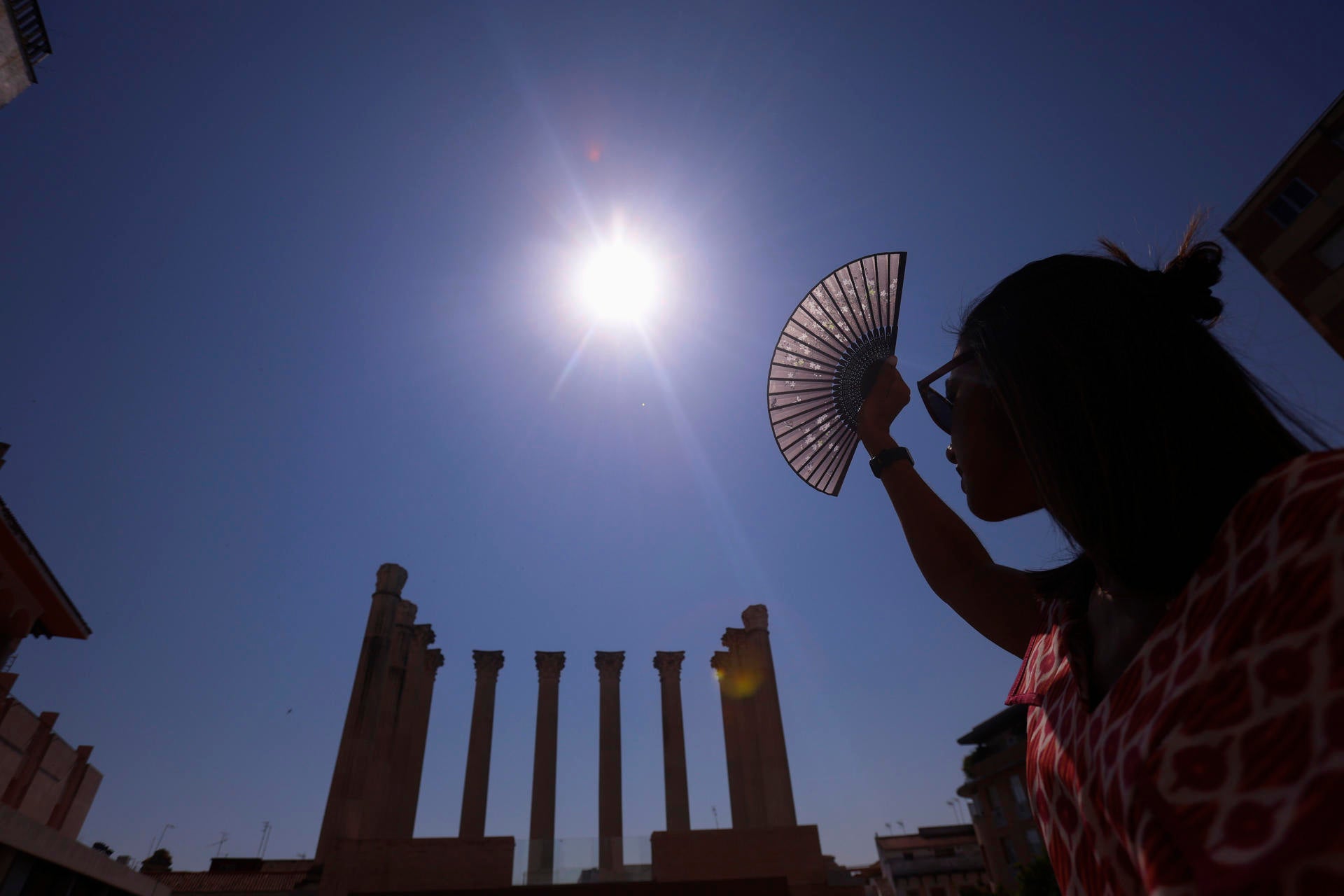 La Aemet alerta de una nueva ola de calor con temperaturas "muy altas" y avisa de que lo peor está por llegar: "Será el día álgido" La Aemet alerta de una nueva ola de calor con temperaturas "muy altas" y avisa de que lo peor está por llegar: "Será el día álgido"