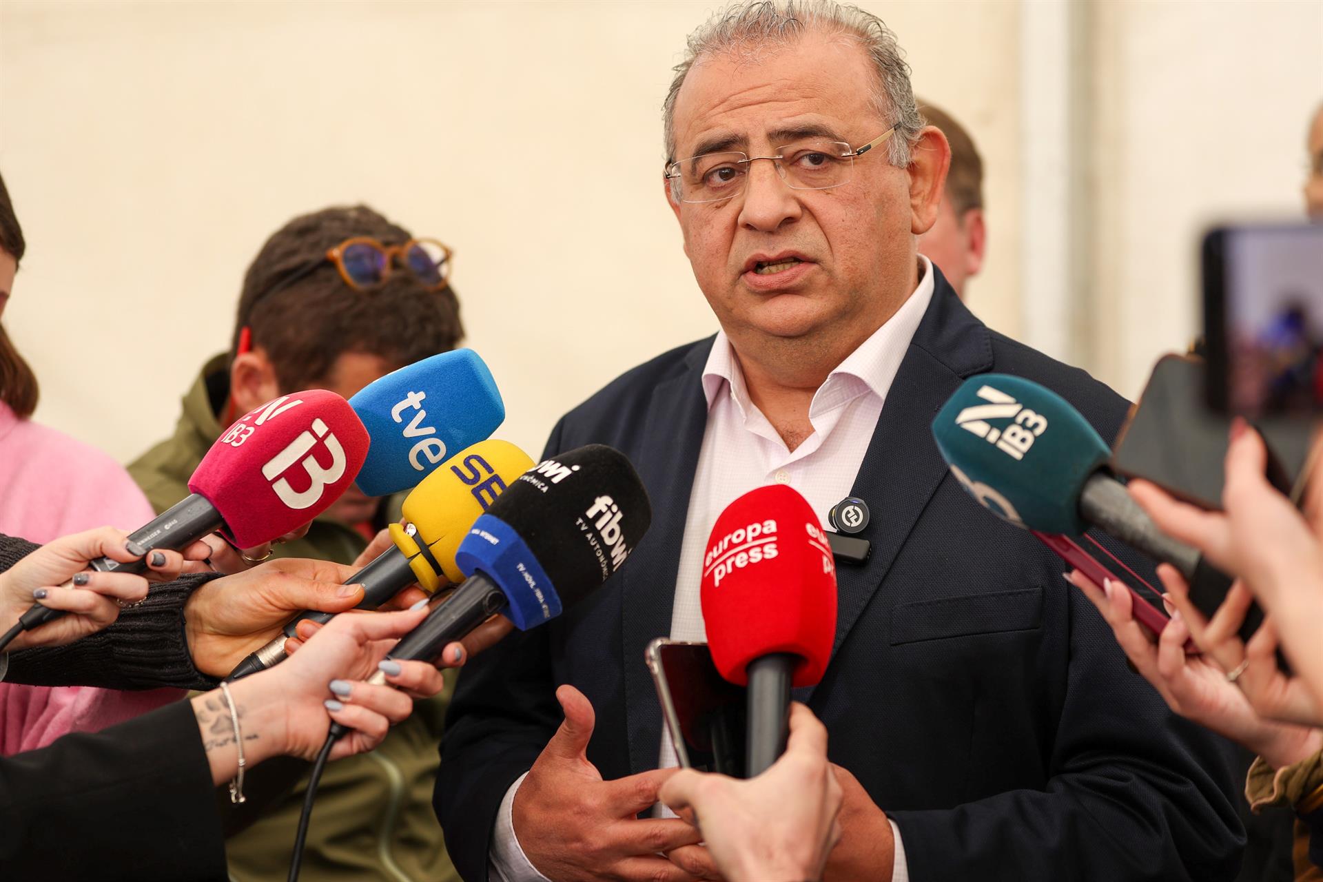 Delegación de Gobierno niega que se hayan superado las previsiones con la regularización de migrantes y asegura que habrá recursos Delegación de Gobierno niega que se hayan superado las previsiones con la regularización de migrantes y asegura que habrá recursos