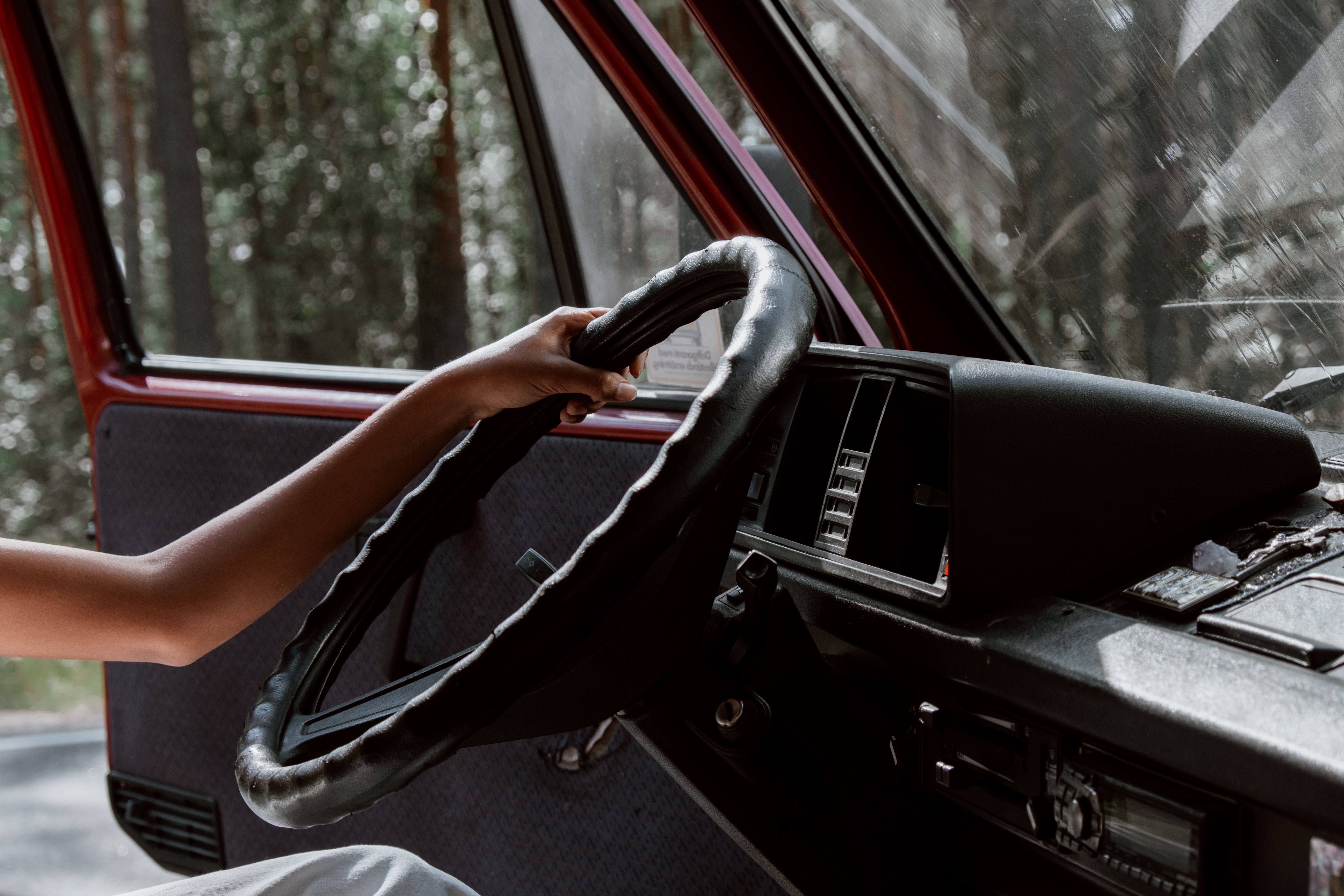 Los objetos que nunca debes olvidar en el coche durante una ola de calor Los objetos que nunca debes olvidar en el coche durante una ola de calor