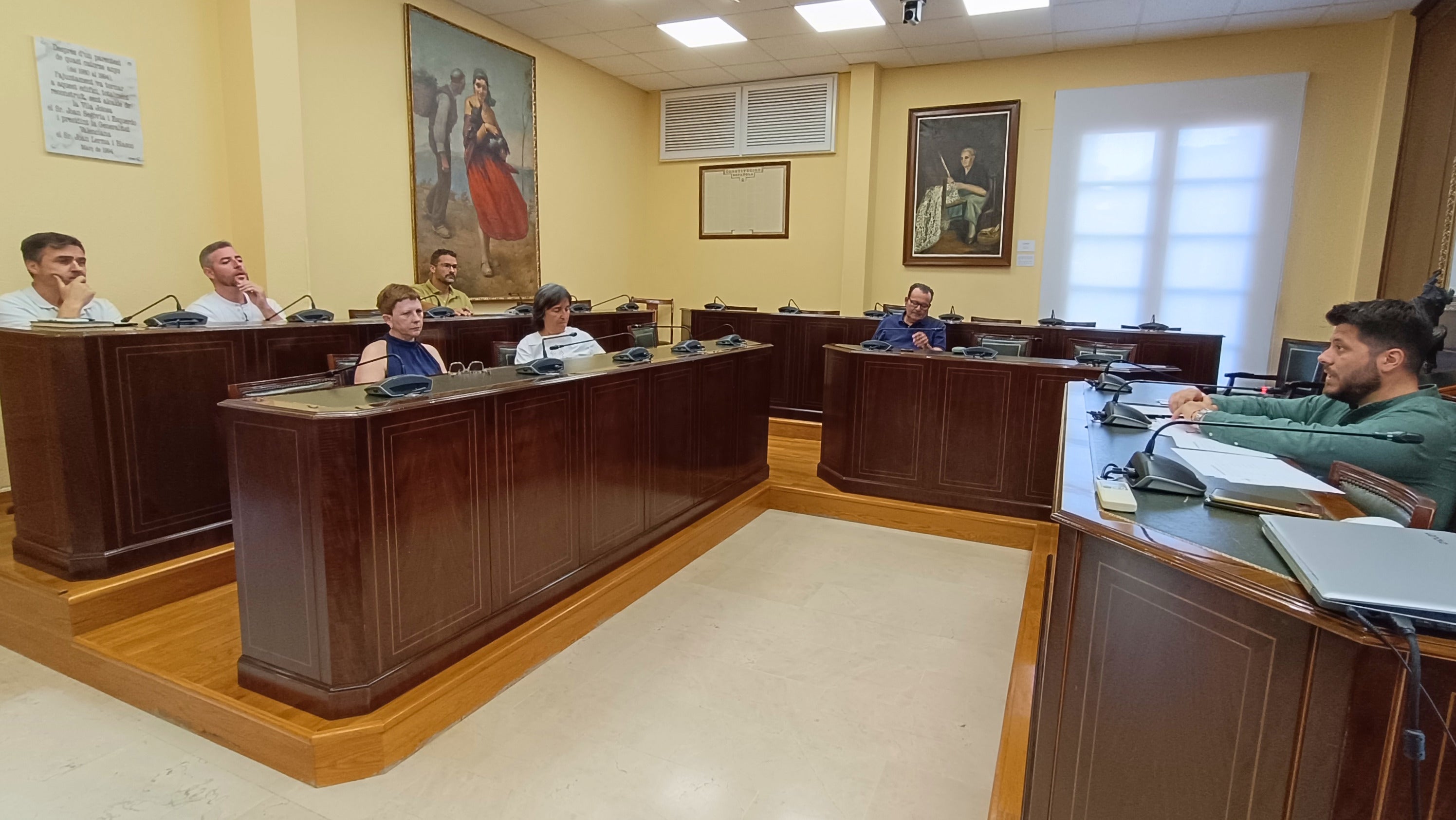 Villajoyosa convoca una primera reunión con grupos políticos y representantes del taxi para analizar la situación del sector Villajoyosa convoca una primera reunión con grupos políticos y representantes del taxi para analizar la situación del sector
