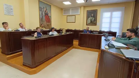 Villajoyosa convoca una primera reunión con grupos políticos y representantes del taxi para analizar la situación del sector Villajoyosa convoca una primera reunión con grupos políticos y representantes del taxi para analizar la situación del sector